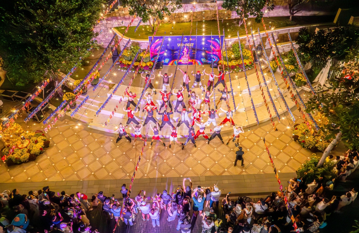 Các show diễn hấp dẫn ở Phú Quốc góp phần thu hút du khách. Ảnh: Lan Hương