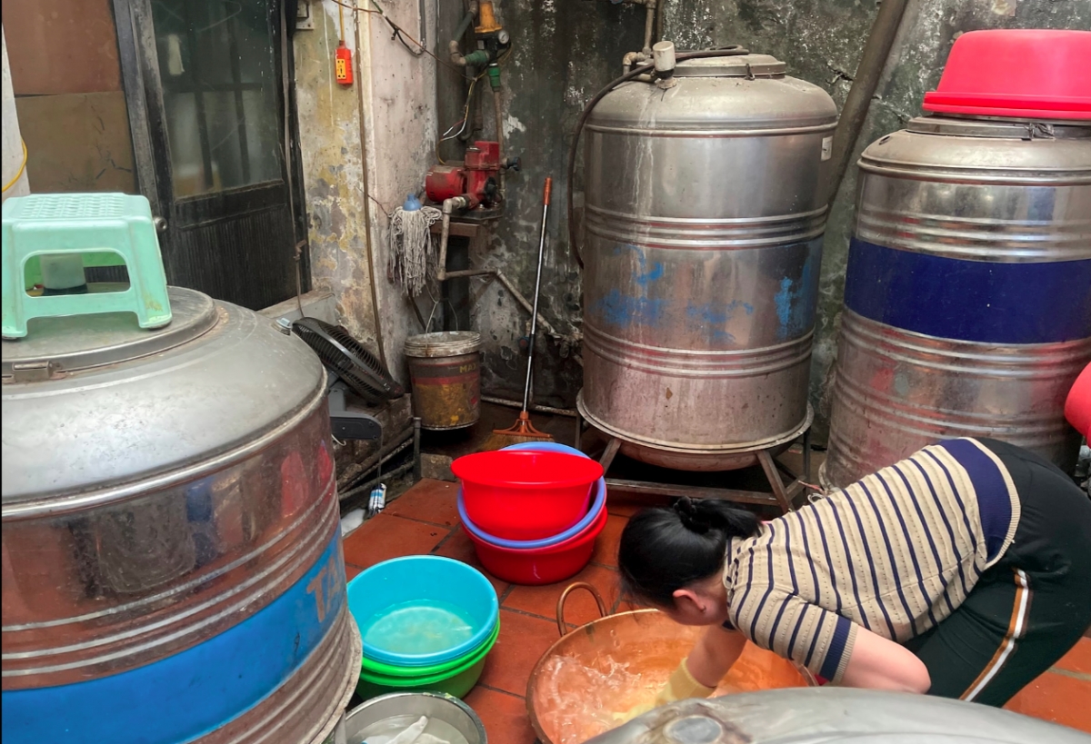 Khu vực sản xuất của cơ sở không bảo đảm an toàn thực phẩm. Ảnh: Thu Trang