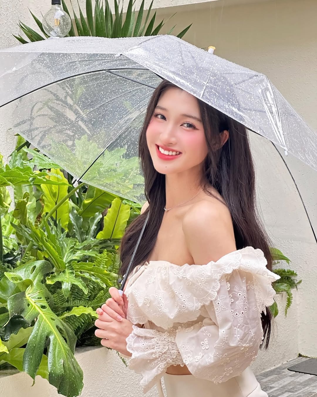 Trước thông tin kết hôn, Á hậu Phương Nhi đã khoá bảo vệ trang cá nhân, chỉ những người kết bạn với tài khoản này mới xem được các bài đăng của nàng hậu. 