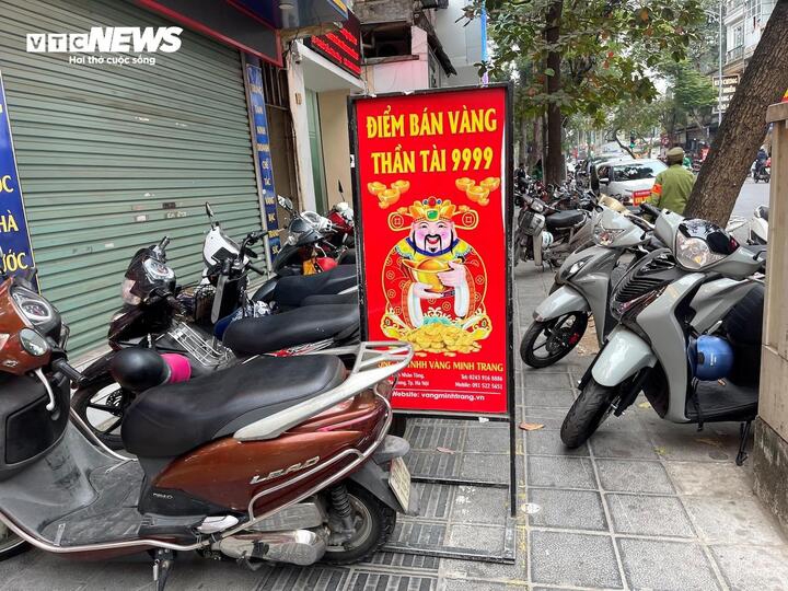 Tuy nhiên, những sản phẩm trên hiện vẫn chưa có mặt tại cửa hàng của Doji và đang được tiếp tục chế tác, chuẩn bị cho ngày 10/1 Âm lịch.