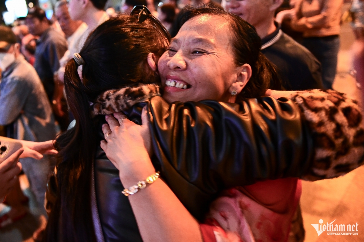 The return of overseas Vietnamese brings immense joy to local families as all members have the chance to celebrate Tet together this year.