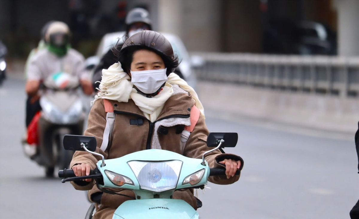 Hà Nội ngày nắng, đêm và sáng trời rét