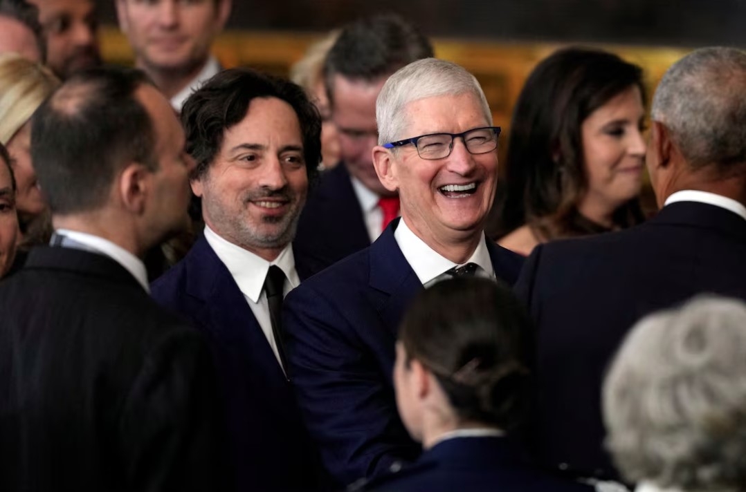 Có mặt tại Điện Capitol trong các sự kiện là CEO Apple Tim Cook, CEO TikTok Shou Zi Chew.