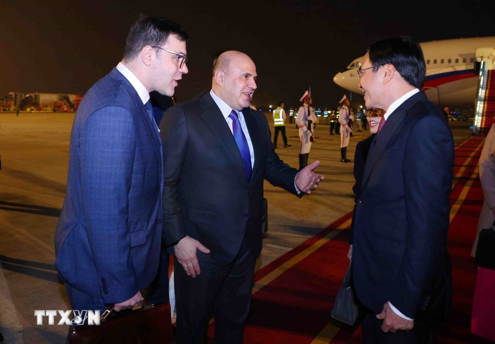 Rạng sáng 14/1, Thủ tướng Nga Mikhail Mishustin đã đến Hà Nội, bắt đầu chuyến thăm chính thức Việt Nam từ ngày 14 - 15/1/2025, theo lời mời của Thủ tướng Phạm Minh Chính. Đây là chuyến thăm đầu tiên của Thủ tướng Mikhail Mishustin đến Việt Nam. Ảnh: TTXVN