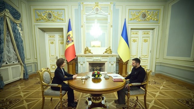 Tổng thống Moldova Maia Sandu (bên trái) và Tổng thống Ukraine Zelensky (bên phải) tại Kiev ngày 25.01.2025 (Ảnh-AFP)