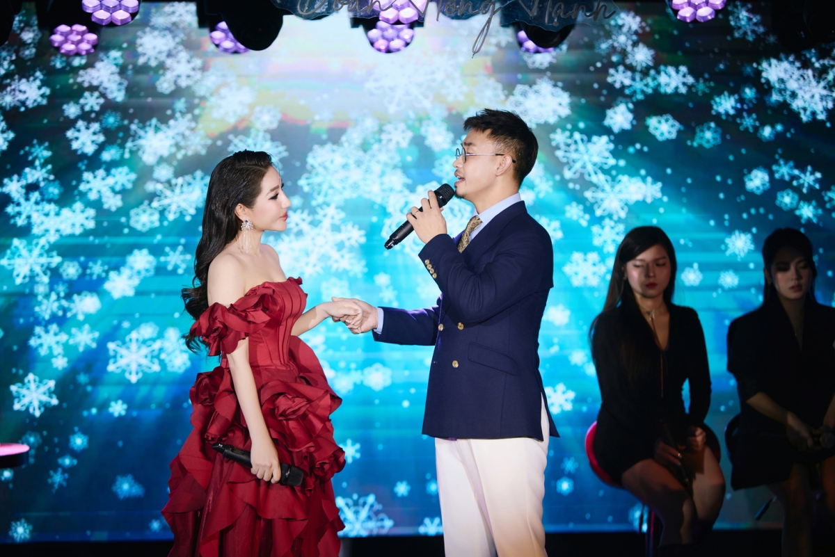 Đoàn Hồng Hạnh cùng Nguyễn Đình Tuấn Dũng 