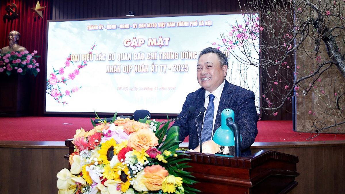 Chủ tịch UBND thành phố Hà Nội Trần Sỹ Thanh phát biểu tại buổi gặp mặt. Ảnh: Viết Thành