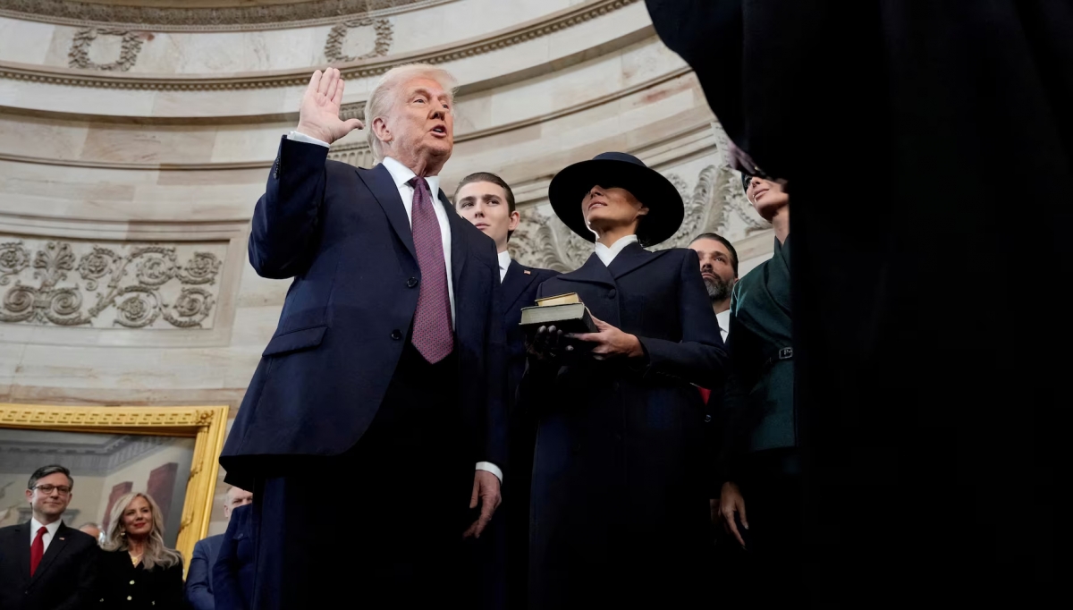 Tổng thống Hoa Kỳ Donald Trump tuyên thệ nhậm chức. Ảnh: Reuters.