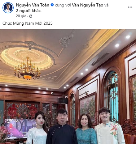 Văn Toàn đón Tết cùng gia đình.
