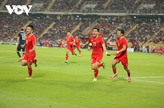 On the evening of January 5, Vietnam defeat Thailand 3-2 to clinch the ASEAN Cup championship with an aggregate score of 5-4