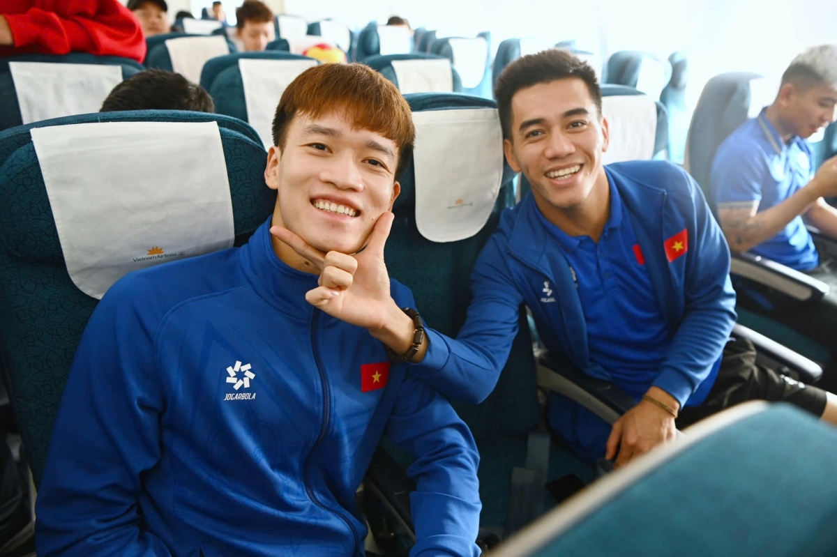 Đây là nỗ lực của Vietnam Airlines cam kết đồng hành cùng thể thao Việt Nam và người hâm mộ tại các giải đấu quốc tế để mang vinh quang về cho đất nước.Chúc đội tuyển thật tự tin và thi đấu bùng nổ để mang vinh quang về cho Tổ quốc!