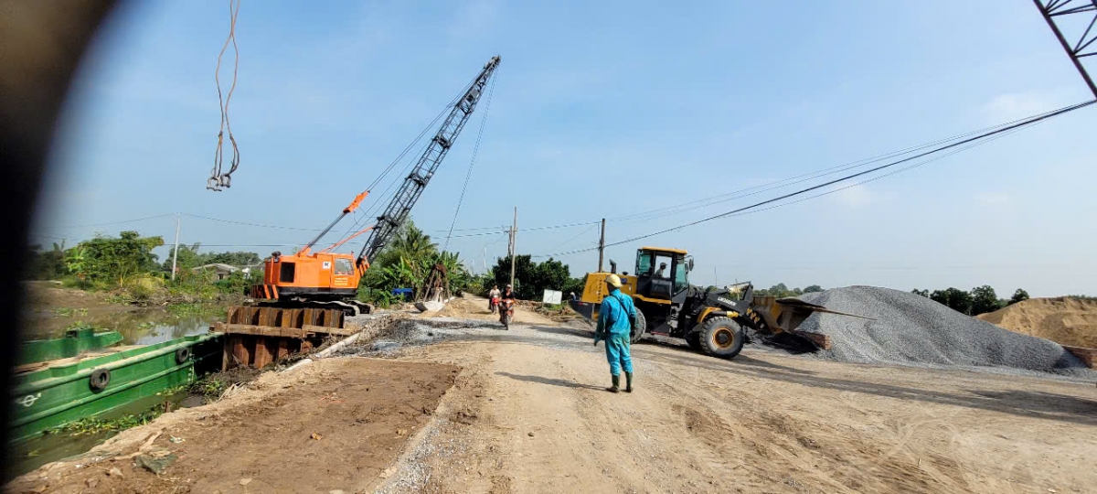 Ngày 1/1 các gói thầu của dự án cao tốc Cao Lãnh- An Hữu vẫn thi công tăng tốc