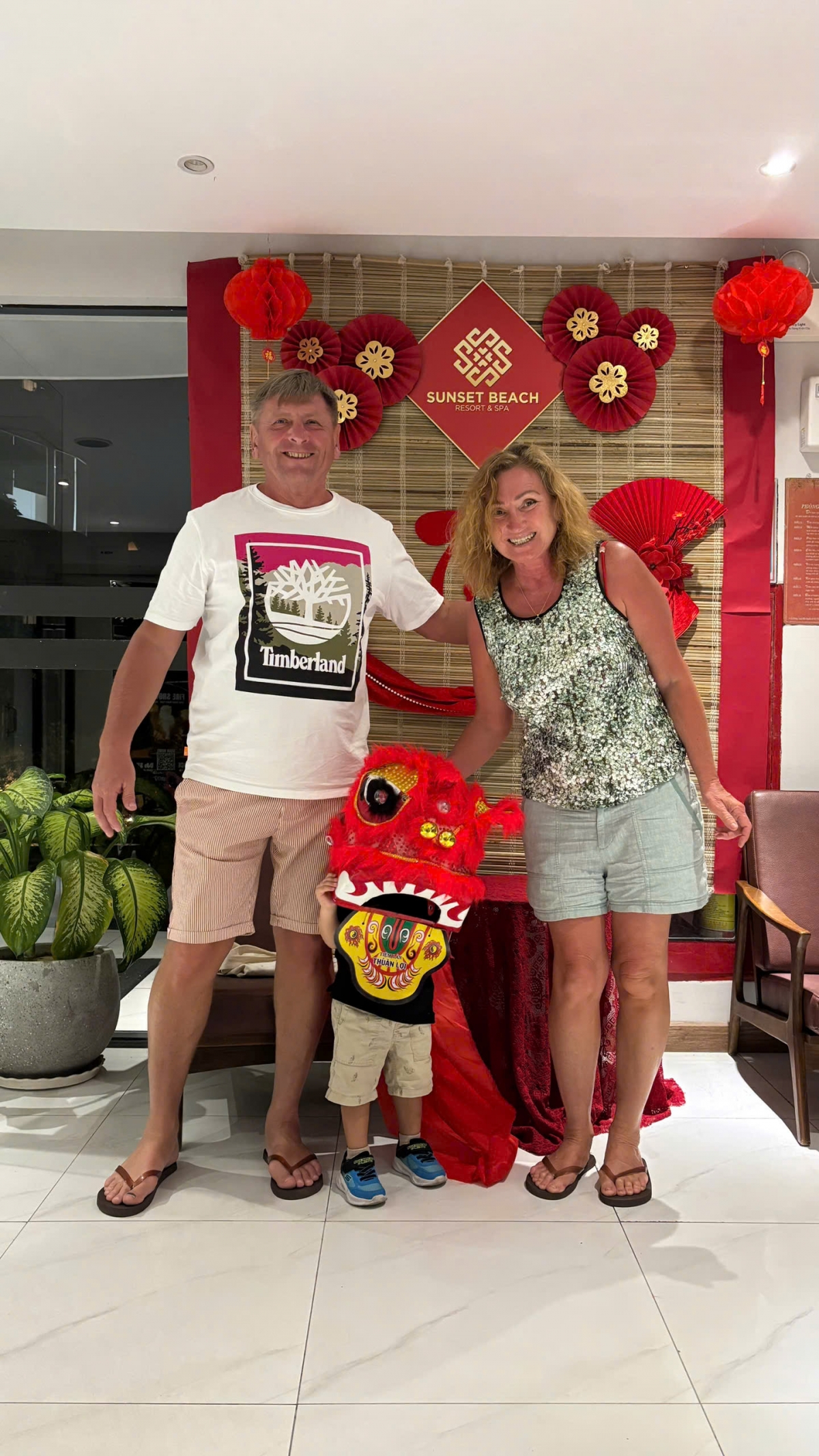 Du khách quốc tế đón năm mới tại Sunset Beach Resort &amp; Spa