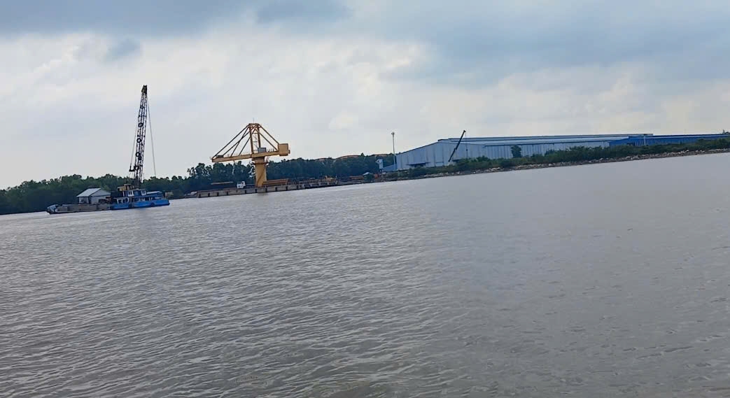 Công ty Đại Tân tổ chức nạo vét lòng sông Soài Rạp có dấu hiệu thiếu trung thực về "đầu ra" nguồn bùn cát đã nạo vét