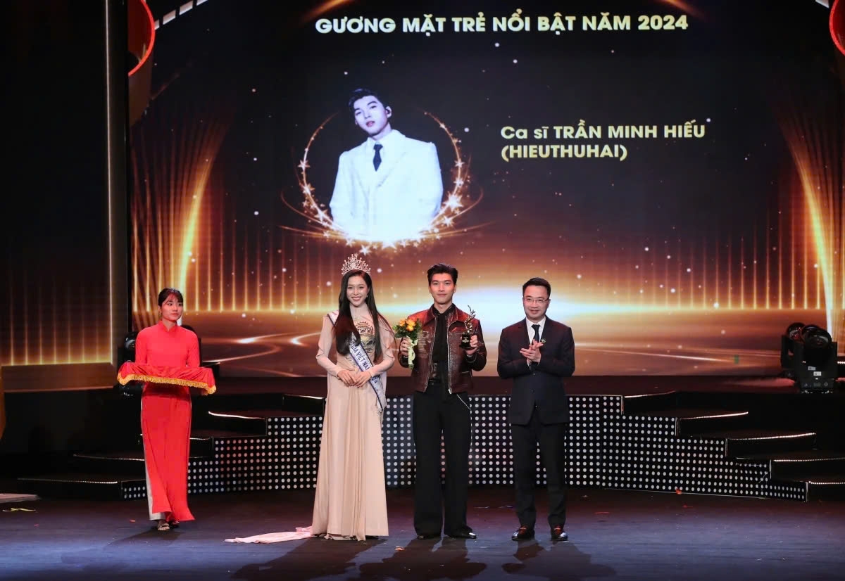 HIEUTHUHAI giành giải Gương mặt trẻ nổi bật của năm 2024 do Bộ Văn hóa trao