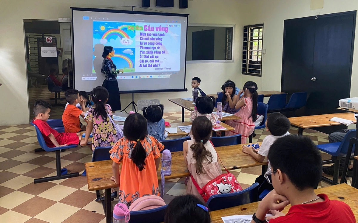 Lớp học Tiếng Việt đặc biệt của cô giáo Nguyễn Thị Liên ở Malaysia. Ảnh: NVCC