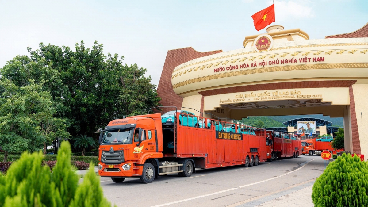VinFast VF 5 được xuất khẩu sang Lào