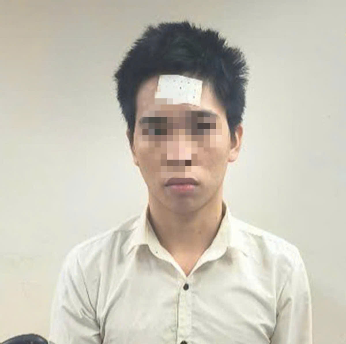 Đối tượng truy nã Nguyễn Thọ Phúc bị bắt giữ khi vừa về nước. Ảnh: CABT