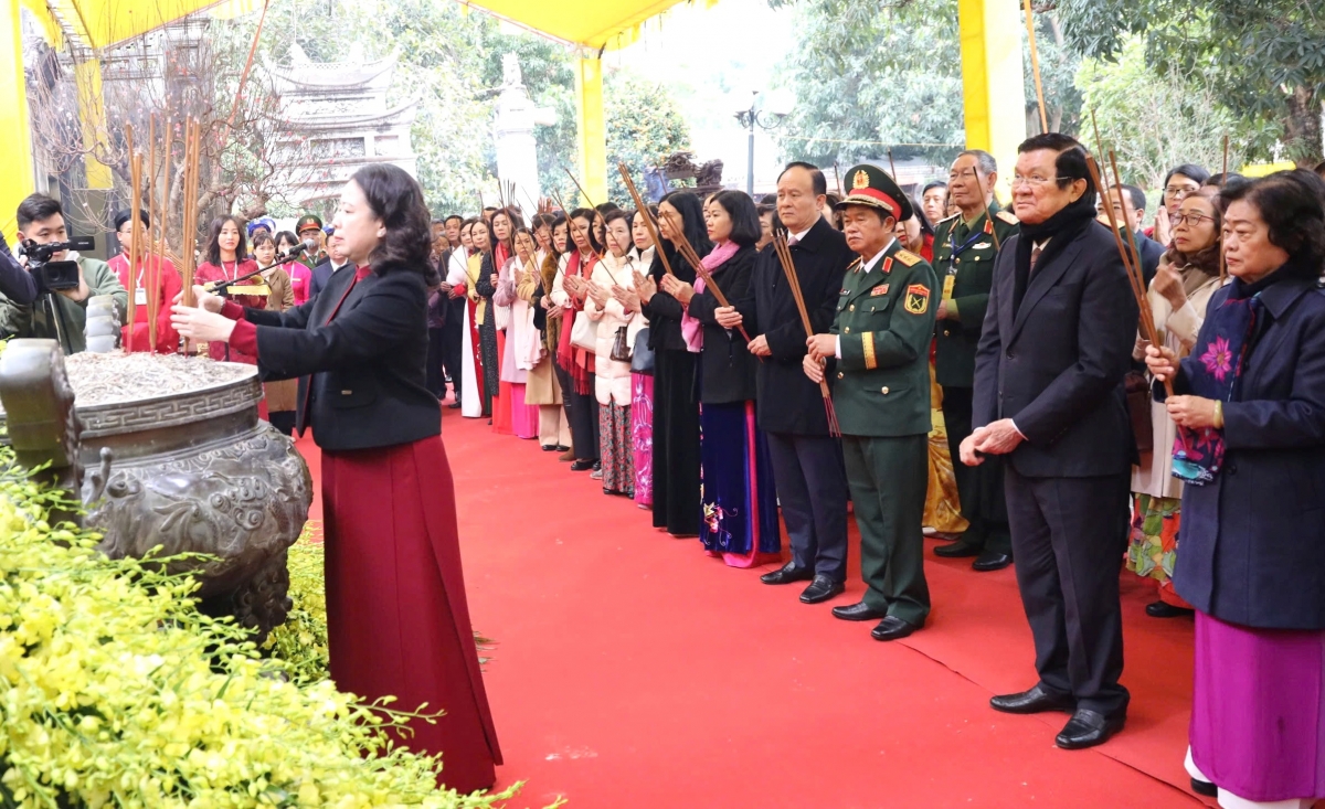 Phó Chủ tịch nước Võ Thị Ánh Xuân dâng hương tưởng nhớ công lao Hai Bà Trưng