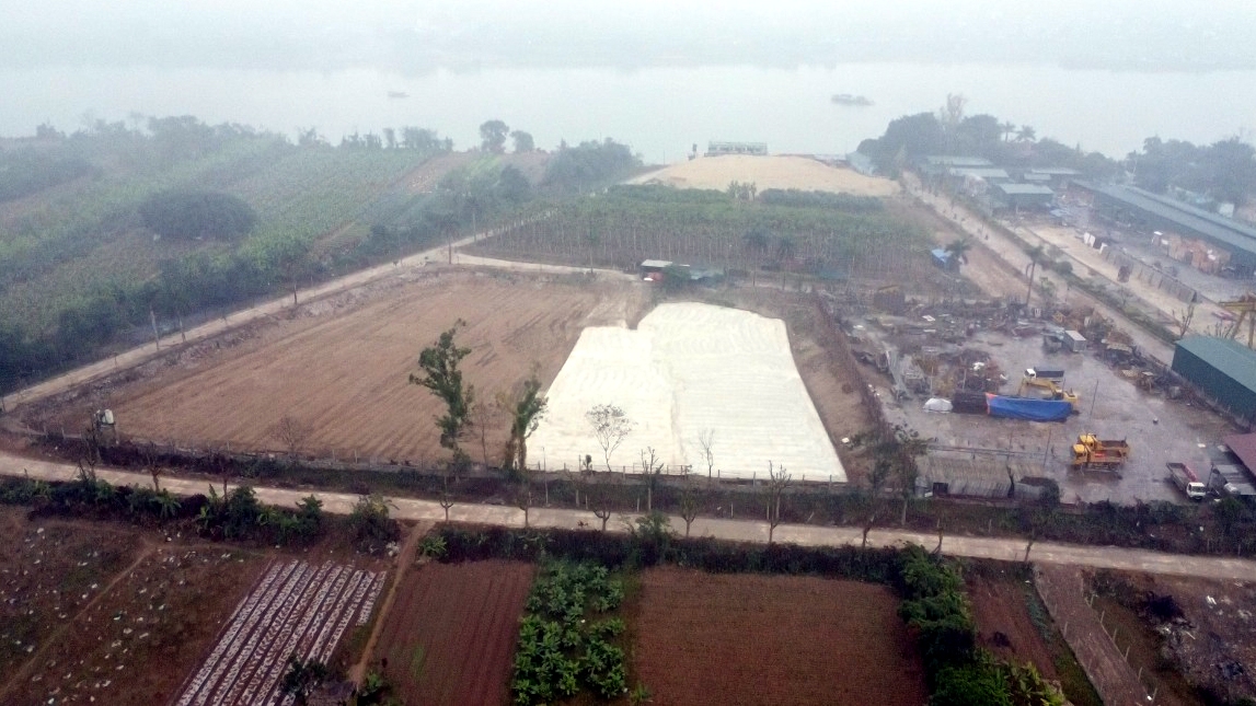 Toàn cảnh gần 50.000 m2 đất nông nghiệp ở bãi Tân Bồi 3 mà người dân cho rằng chỉ cho thuê lại quyền sử dụng đất cho công ty Hoàng Hà, chứ không hề ký giấy chuyển nhượng