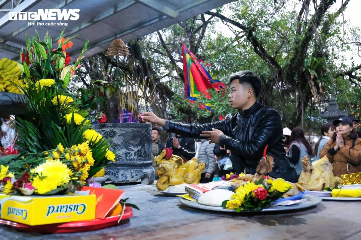 With its combination of spirituality, culture, and breathtaking scenery, Huong pagoda remains one of Vietnam’s most visited pilgrimage sites, attracting millions of visitors every festival season. This year’s festival is set to last 90 days, from February 3 to May 4.
