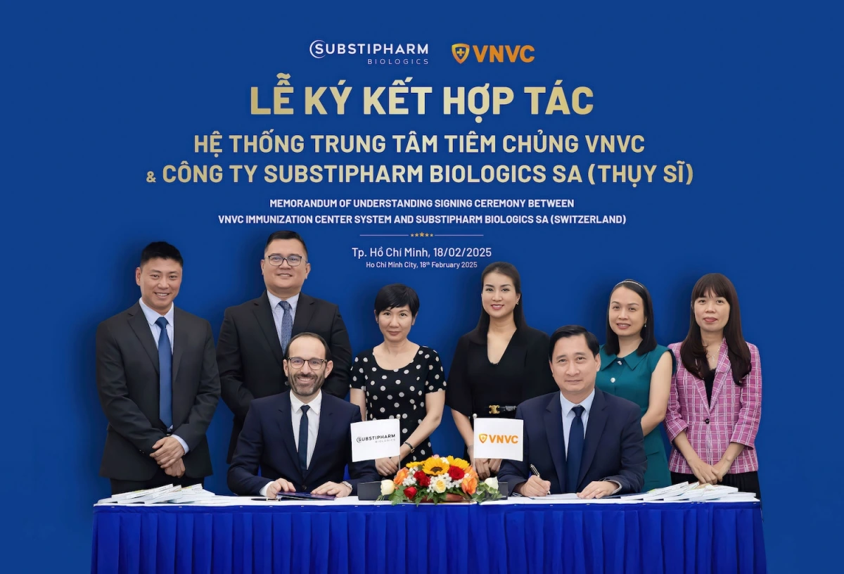 Ông Ngô Chí Dũng, Chủ tịch Hội đồng quản trị, Tổng Giám đốc Hệ thống trung tâm tiêm chủng VNVC và ông Hervé Profit, Giám đốc Cấp cao, Công ty Substipharm Biologics (Thụy Sĩ) ký bản ghi nhớ hợp tác, hướng đến nỗ lực sớm đưa vaccine phòng bệnh tay chân miệng về Việt Nam