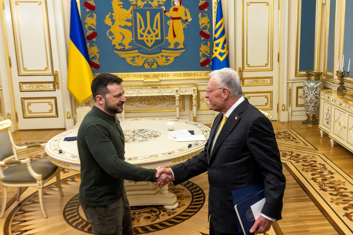 Đặc phái viên của Tổng thống Mỹ về Ukraine Keith Kellogg gặp Tổng thống Ukraine Volodymyr Zelensky. Ảnh: Reuters