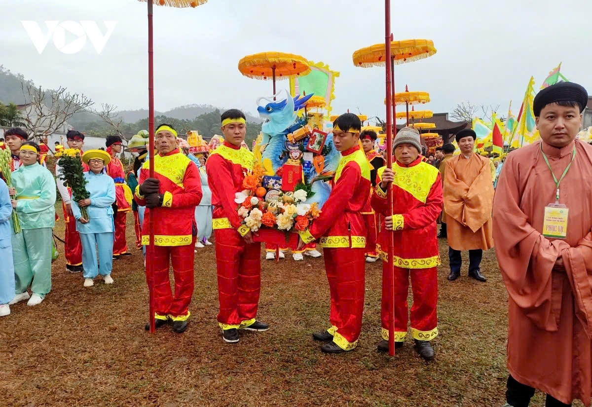 It also provides an opportunity for Buddhists and tourists to pilgrimage to Yen Tu, participate in spiritual activities, and pray for peace, happiness, and prosperity in the new year.