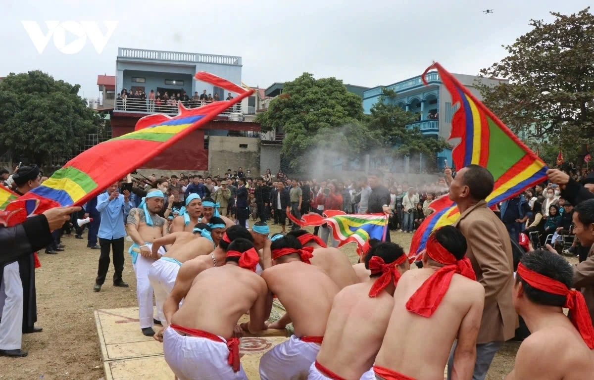 Beyond being a festive competition, this unique tradition holds profound cultural significance. It symbolizes community cohesion, the power of unity in labor and production, and the resilience of the people in overcoming natural challenges and foreign invasions throughout history.