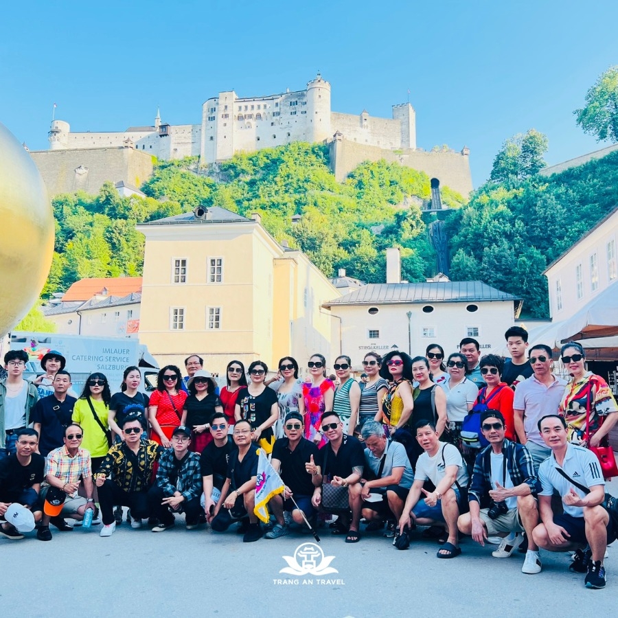 Đoàn du khách Tràng An Travel khám phá miền Nam châu Âu