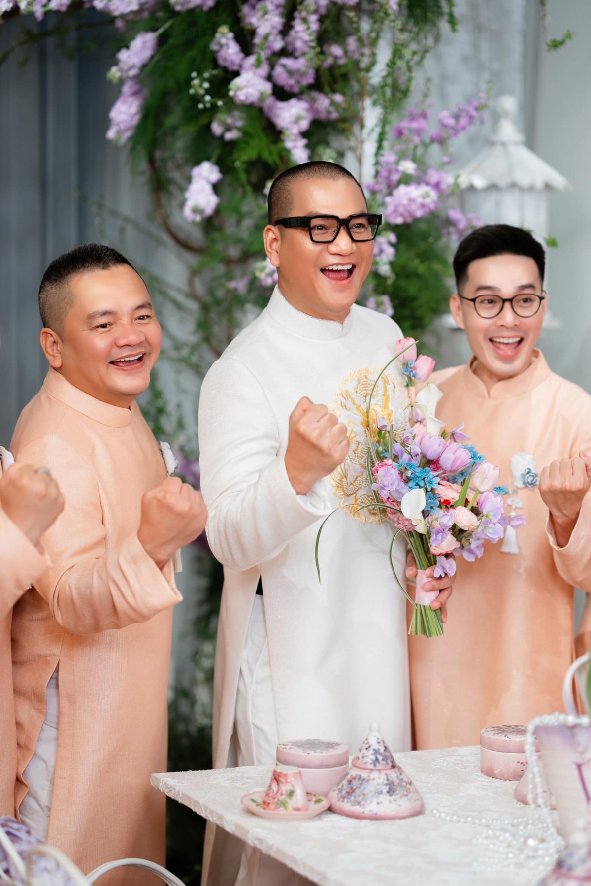 Nguyễn Long hoạt động trong lĩnh vực nhiếp ảnh khoảng 20 năm, có tiếng trong giới giải trí Việt, từng hợp tác với nhiều hoa hậu, siêu mẫu, diễn viên. 