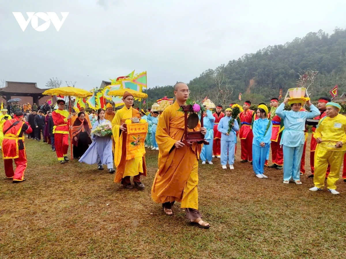 Yen Tu Mountain is a sacred place where King Tran Nhan Tong chose to practice, preach, and establish the Truc Lam Yen Tu Zen school, a unique Vietnamese school of Zen.