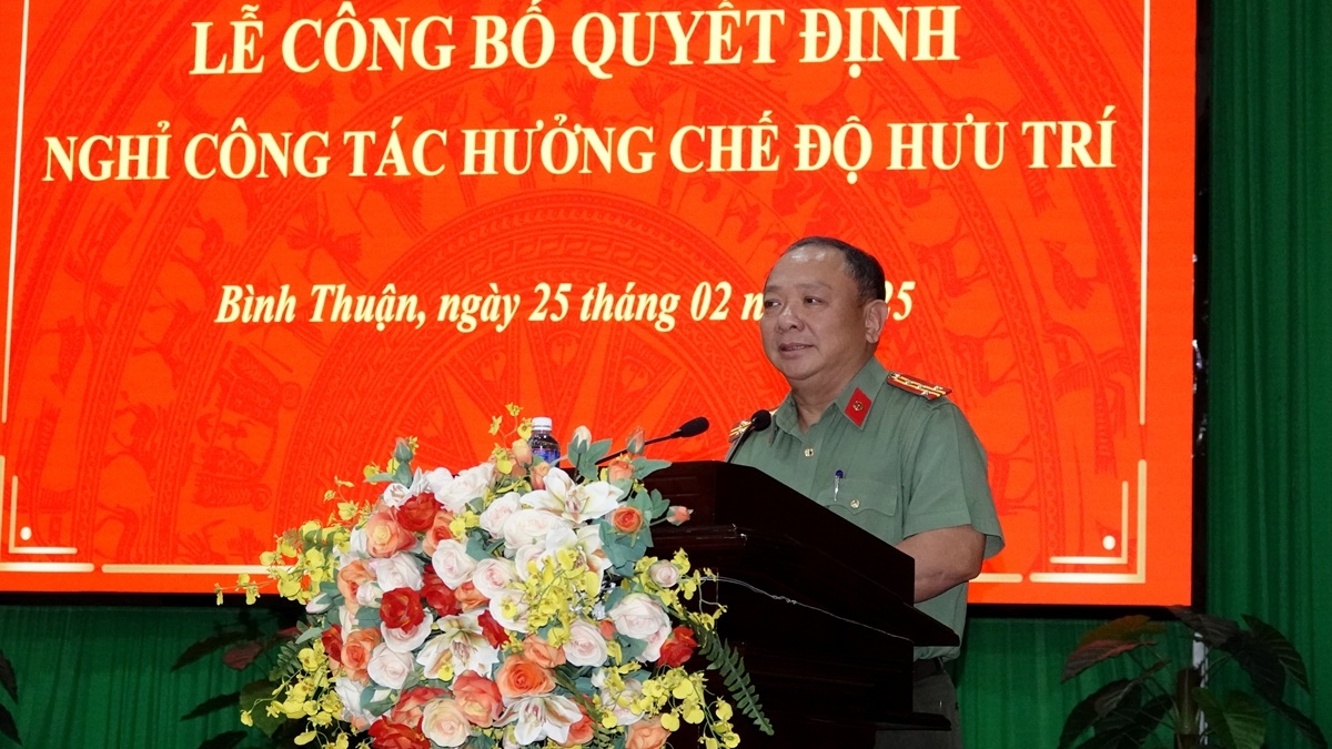 Đạo tá Lê Quan Nhân, Bí thư Đảng uỷ, Giám đốc Công an tỉnh Bình Thuận phát biểu tại buổi lễ. Ảnh: CABT 