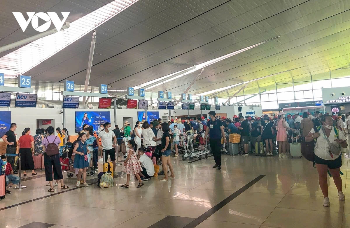 Cảng HKQT Phú Quốc dự kiến quy hoạch thêm nhà ga hành khách T2 với mục tiêu công suất đạt khoảng 6 triệu hành khách/năm.