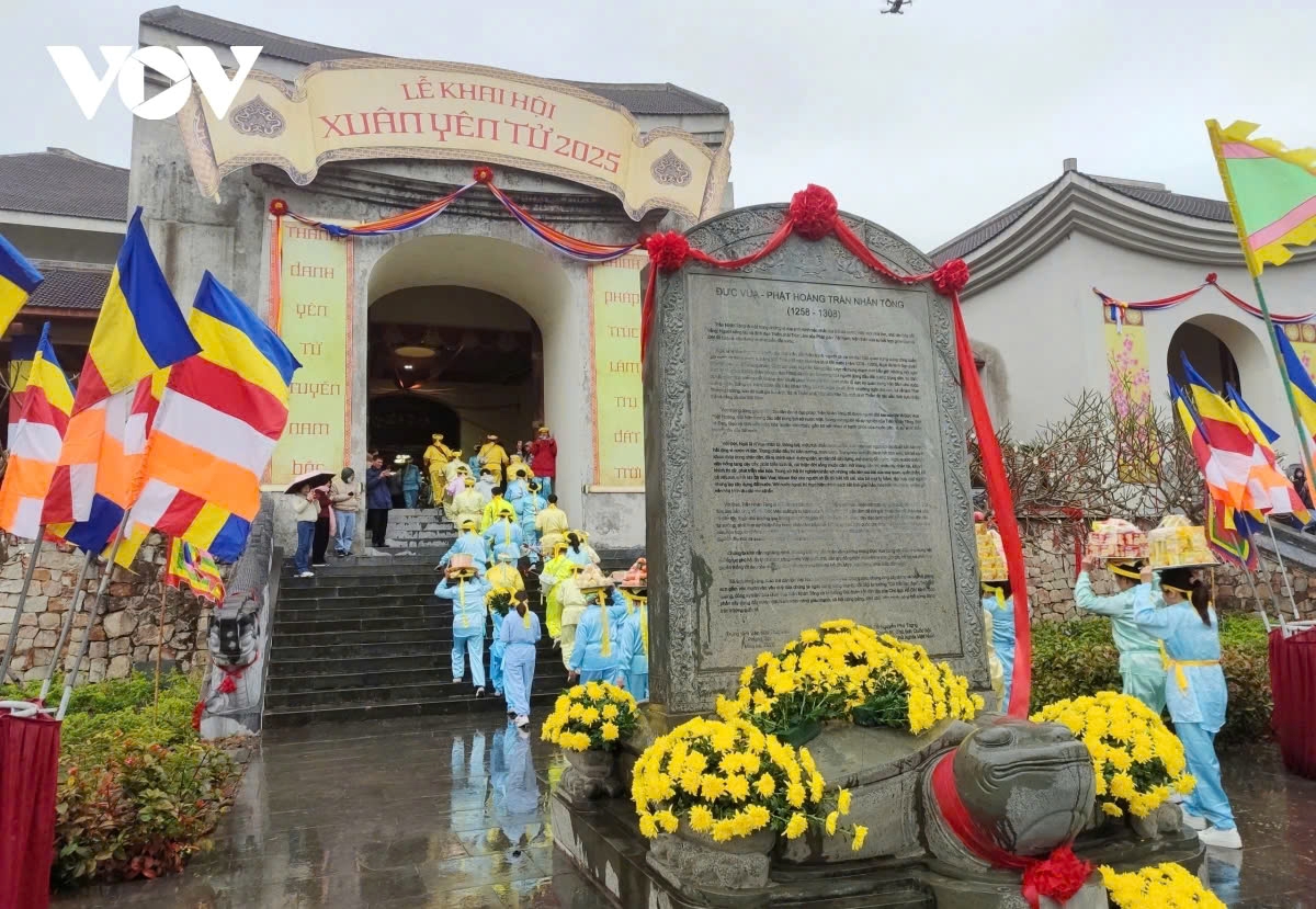 After centuries, Yen Tu has still retained dozens of pagodas, hundreds of hermitages and towers, and thousands of ancient relics that hold the spiritual and philosophical values of the Truc Lam Zen sect. It has become a spiritual anchor for those seeking peace amidst the busy, chaotic life.