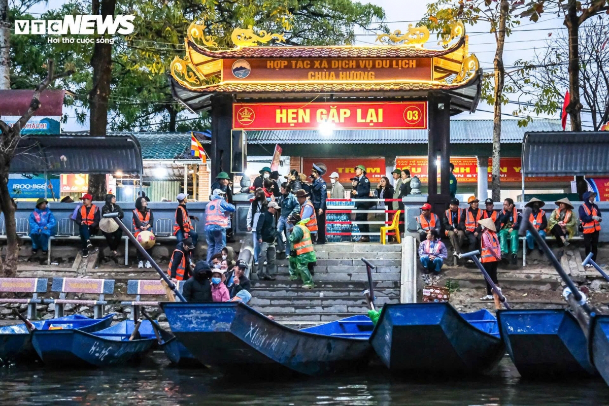 Unlike the previous festivals, this year, the organisers issue electronic tickets for sightseeing integrated with the use of boat transportation services, creating convenience and transparency in the service.