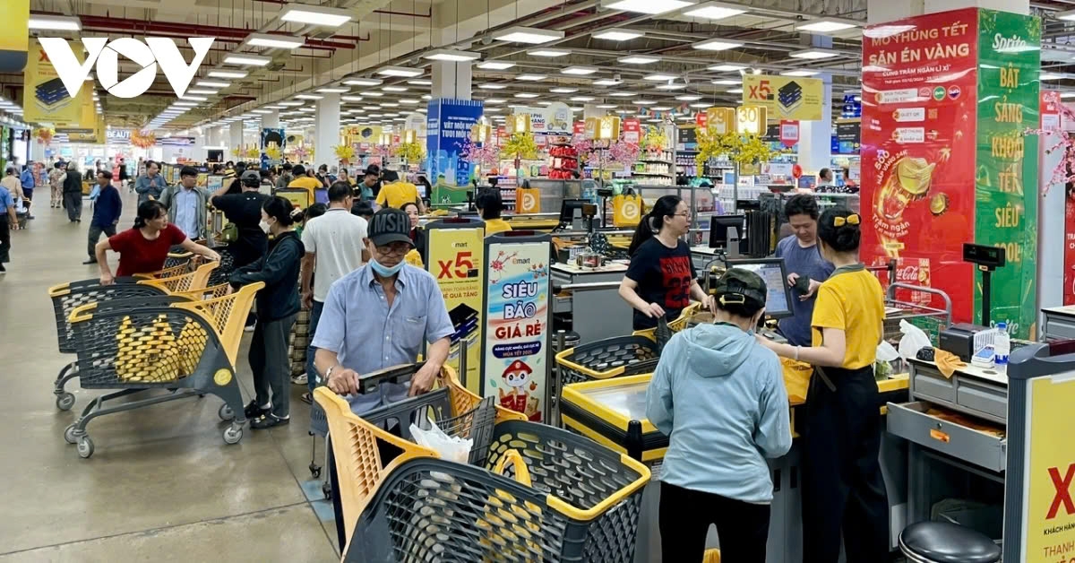 Emart of the Republic of Korea is also crowded with shoppers.