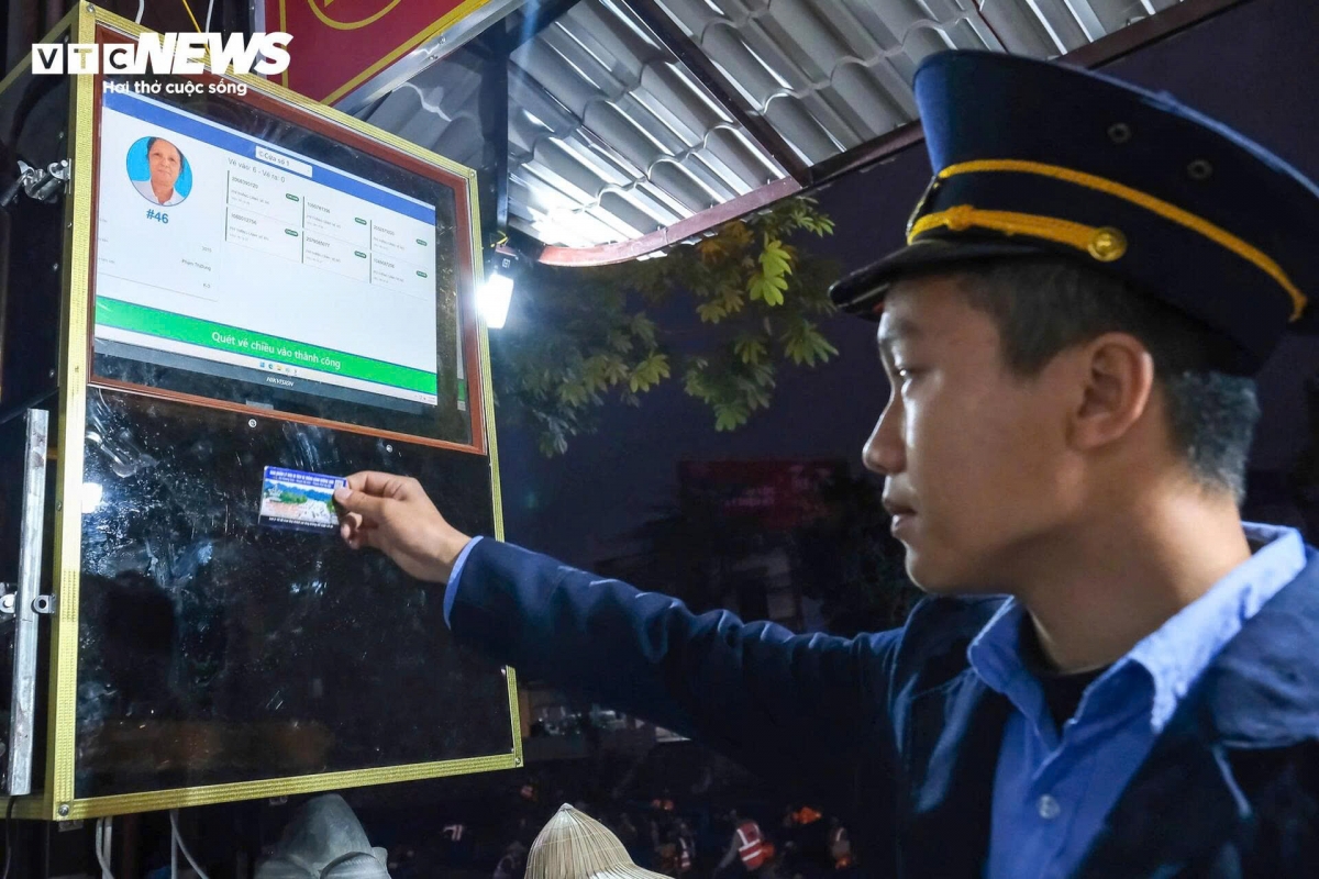 The electronic ticket system allows for easy and fast control, reducing congestion, preventing counterfeit tickets, and enhancing the visitor experience.