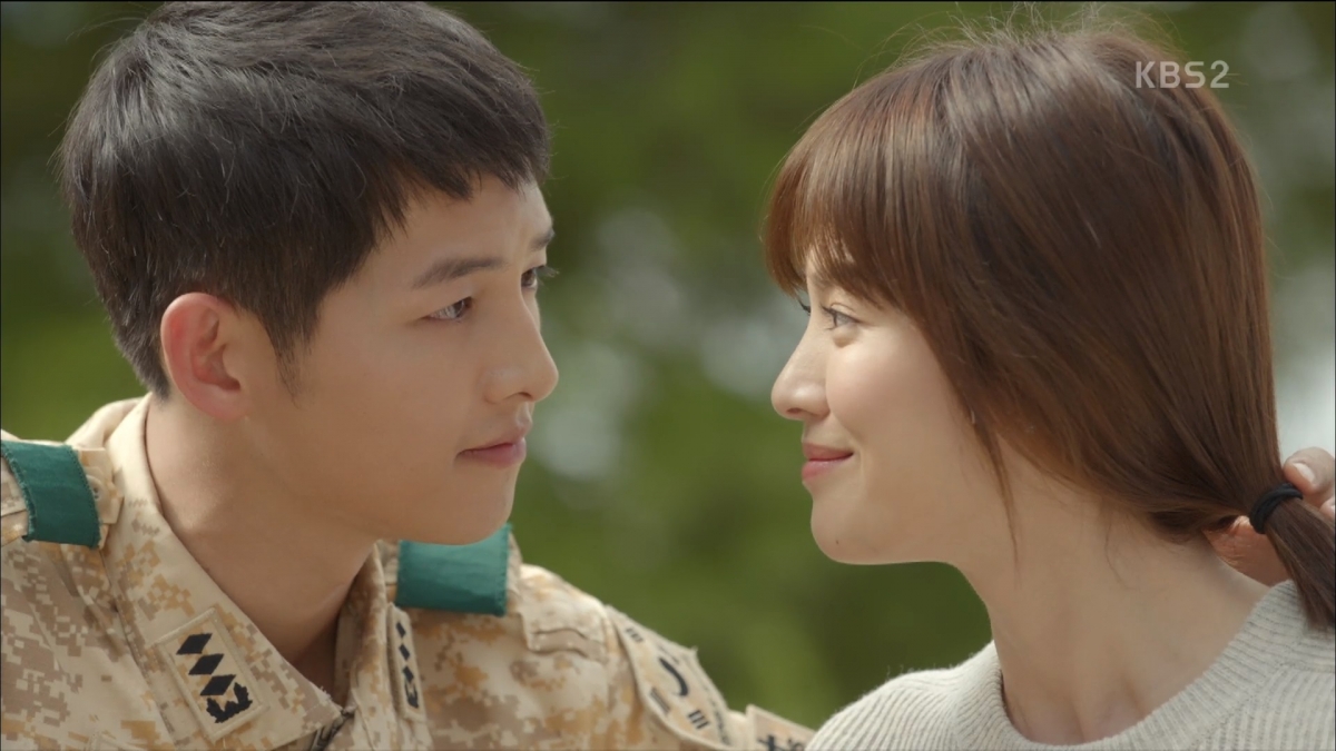 Song Hye Kyo tiếp tục khẳng định danh hiệu "nữ hoàng phim tình cảm" với "Hậu duệ mặt trời".