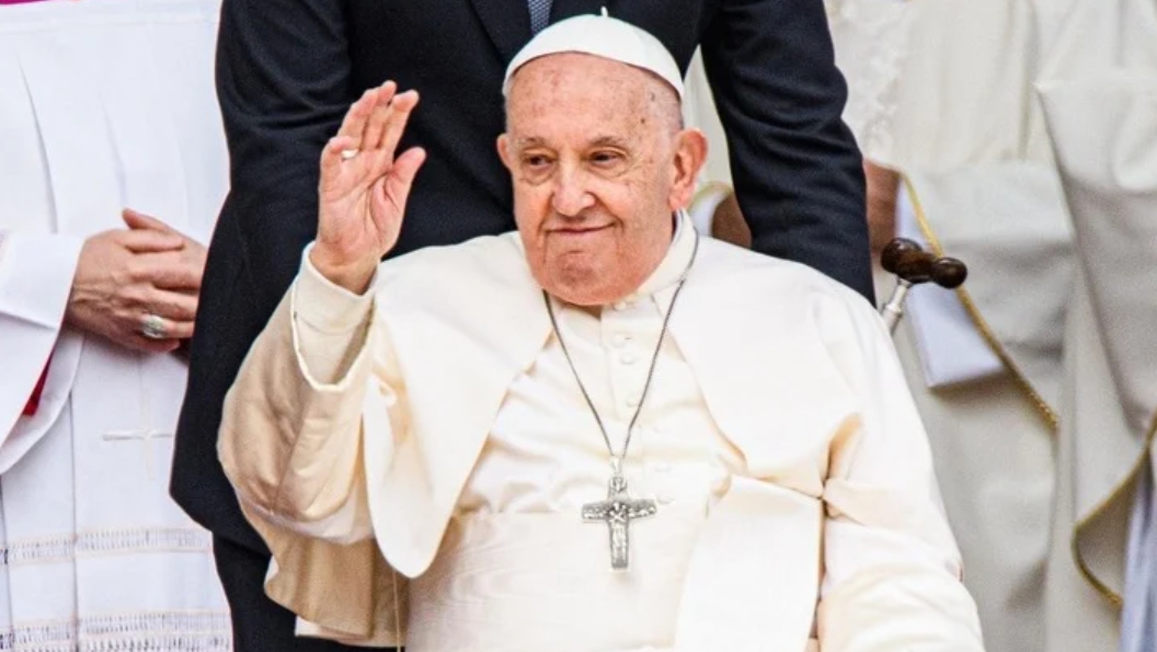 Giáo hoàng Francis dự kiến phải nằm viện ít nhất một tuần nữa vì tình trạng viêm phổi phức tạp