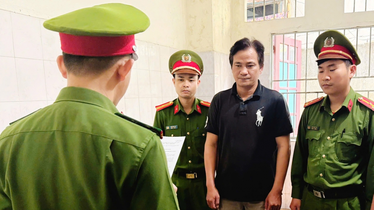 Cơ quan Cảnh sát điều tra tống đạt các quyết định đối với Nguyễn Mai Hà.