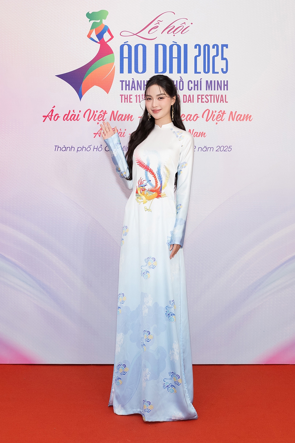 Á hậu Cẩm Ly