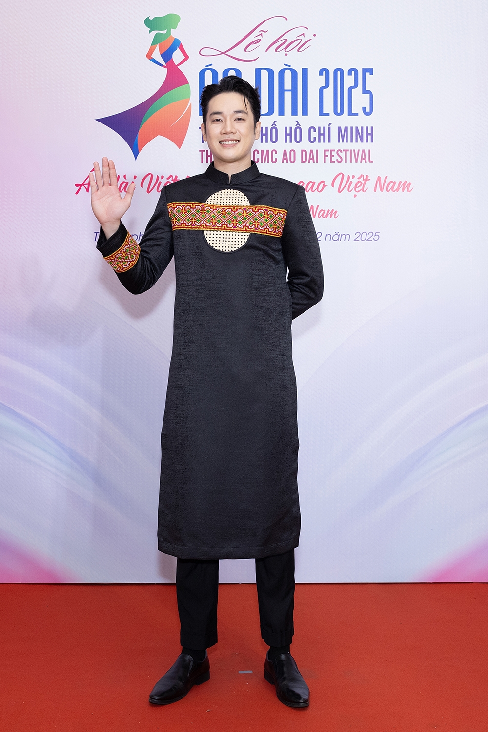 Á vương Minh Toại.