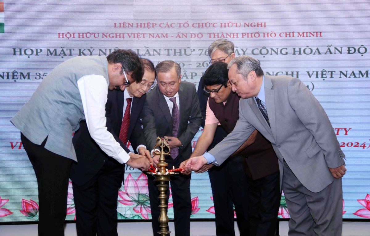 Nghi thức thắp nến theo phong tục truyền thống của Ấn Độ