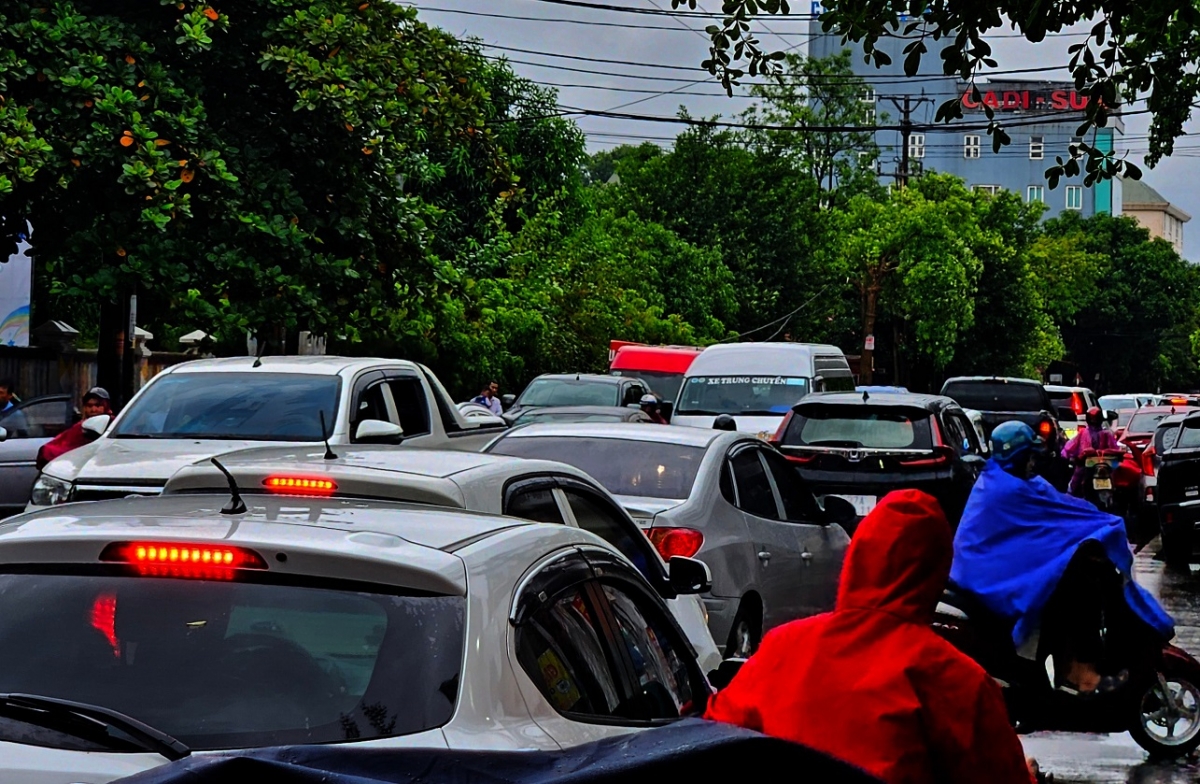 Tắc đường tại TP Vinh (Nghệ An)
