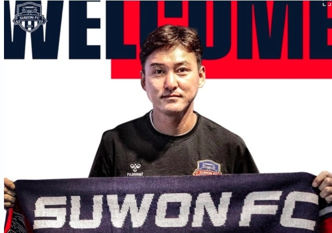 Lee Jung-soo is negotiating with the VFF to become new assistant coach of the Vietnamese men's national football team 
(Photo: Suwon FC)