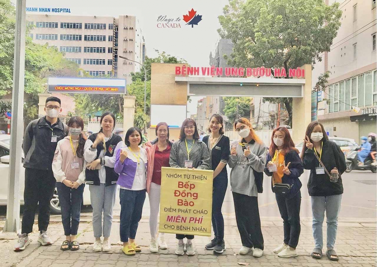 Dự án xuất phát từ một nhóm các tình nguyện viên của tổ chức Ways to Canada. Hiện nhóm có 80 tình nguyện viện viên, cung cấp khoảng 20.000 suất cháo miễn phí (Ảnh Bếp đồng bào)