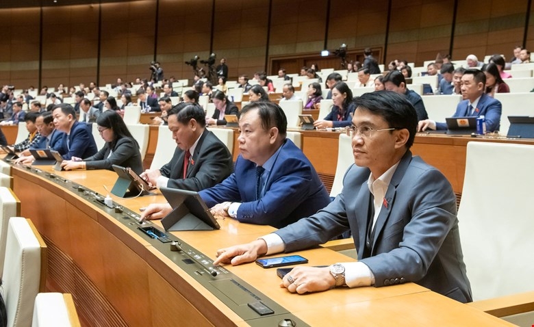 Đại biểu Quốc hội ấn nút biểu quyết tại Kỳ họp bất thường lần thứ 9