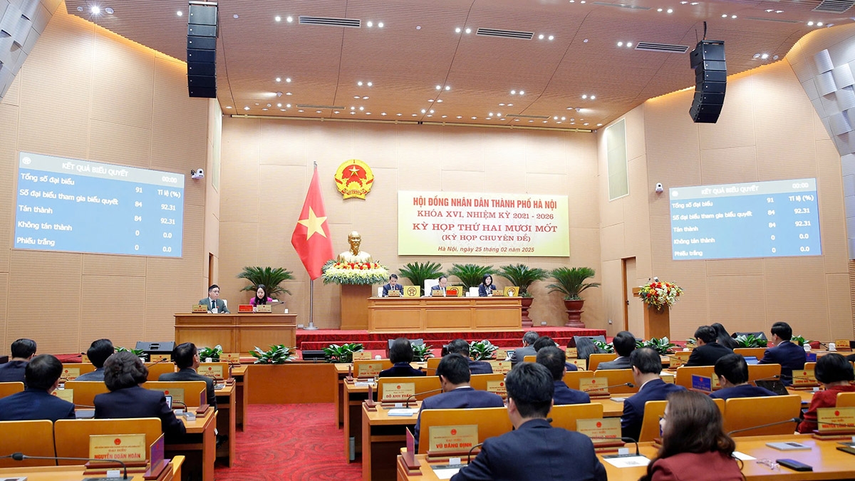 HĐND thành phố Hà Nội biểu quyết nghị quyết về việc thành lập, tổ chức lại các cơ quan chuyên môn, tổ chức hành chính thuộc UBND thành phố.
