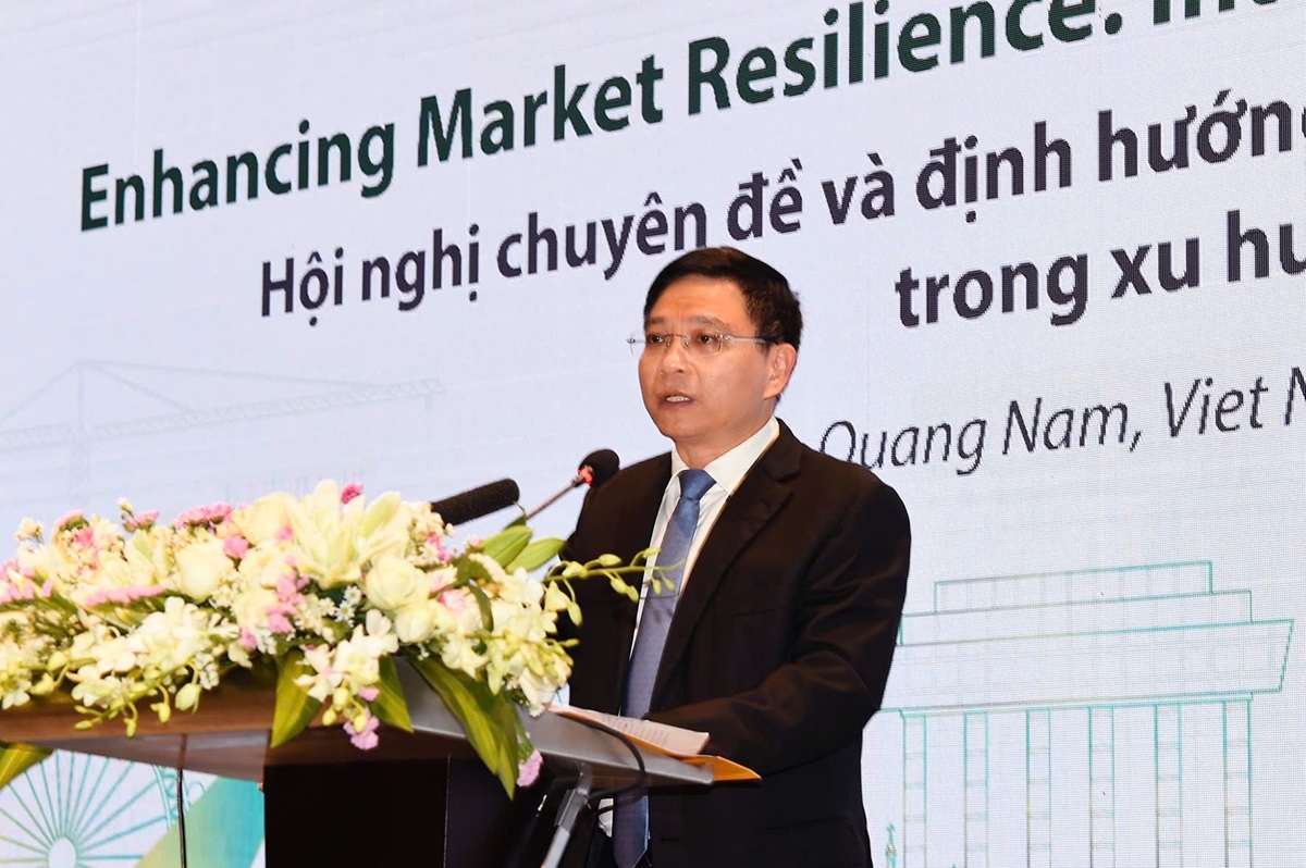 Bộ trưởng Bộ Tài chính Nguyễn Văn Thắng phát biểu tại hội nghị